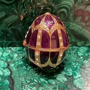 Mini egg trinket box